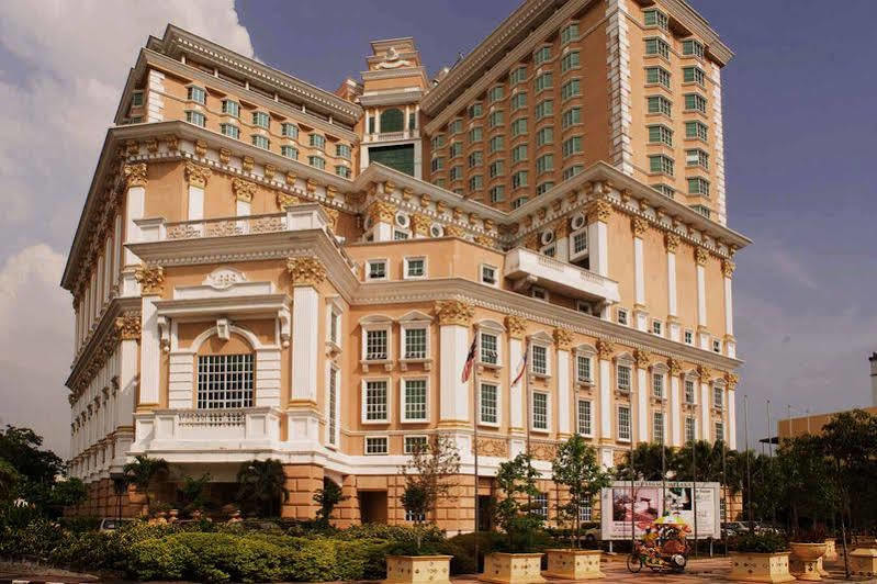 Grand Swiss-Belhotel Melaka Malacca Exterior foto